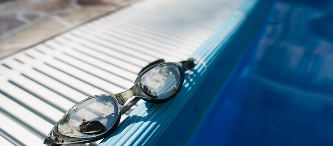 Image of swimming pool and goggles